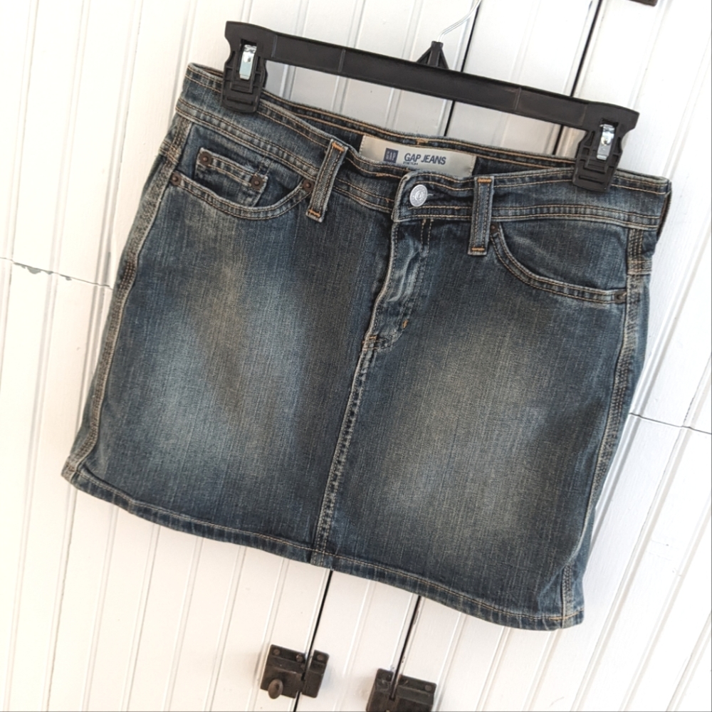 Gap denim jean mini skirt, size 4